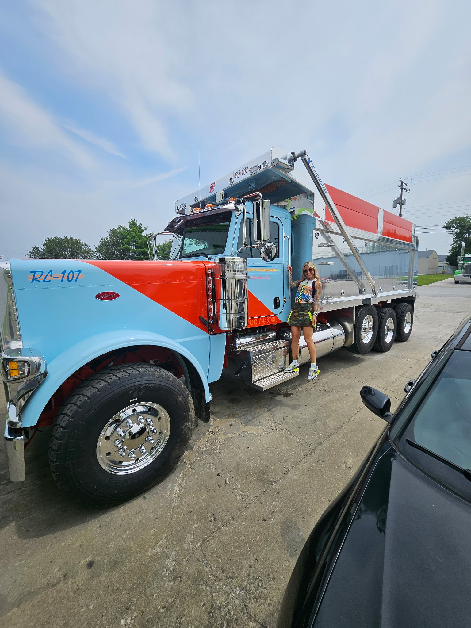Rockit Trucking RC-107 – Blue & Orange Peterbilt dump truck